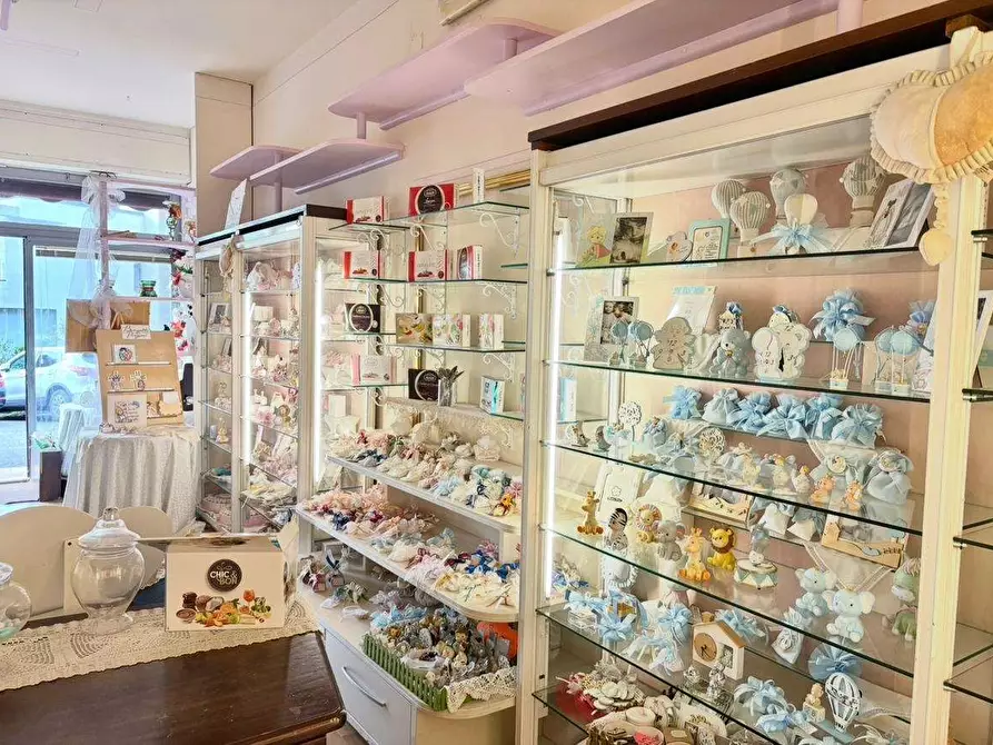 Immagine 8 di Negozio in affitto  in Via Giuseppe Vittorio a Corciano