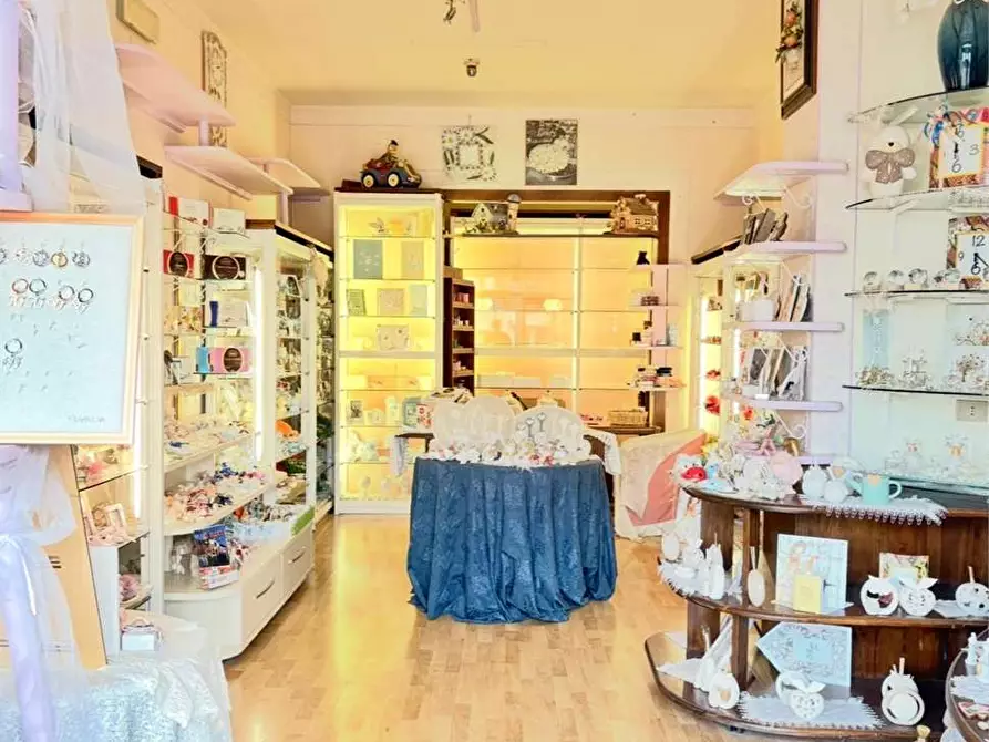Immagine 3 di Negozio in affitto  in Via Giuseppe Vittorio a Corciano