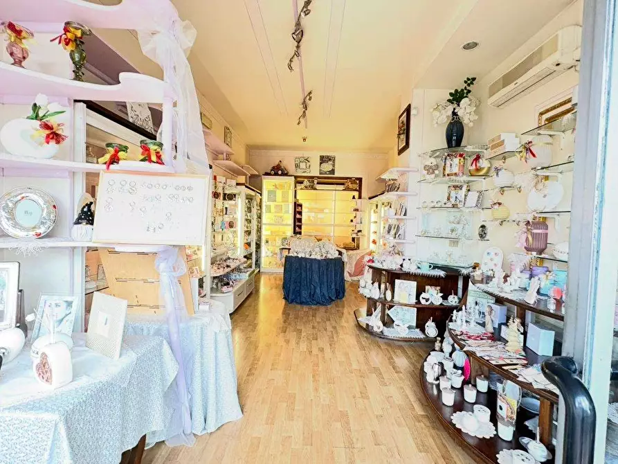 Immagine 4 di Negozio in affitto  in Via Giuseppe Vittorio a Corciano