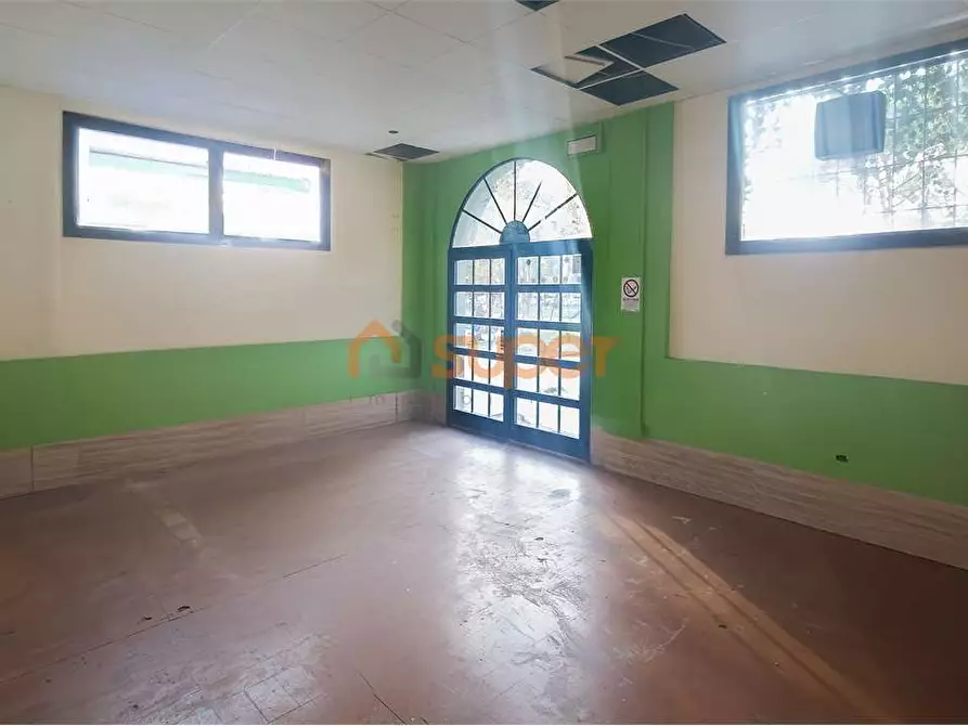 Immagine 6 di Negozio in affitto  a Bastia Umbra