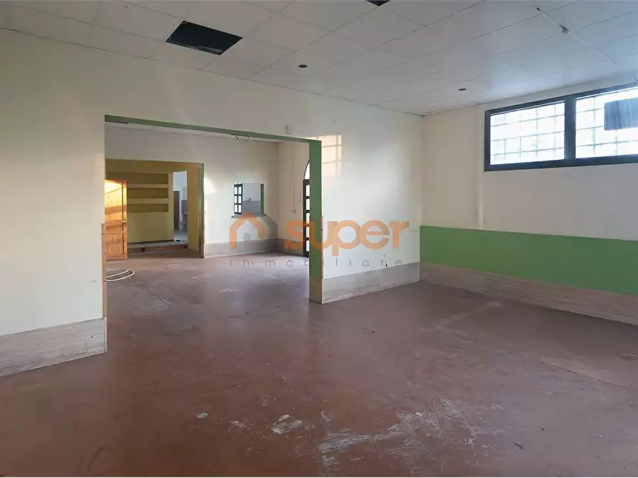 Immagine 7 di Negozio in affitto  a Bastia Umbra