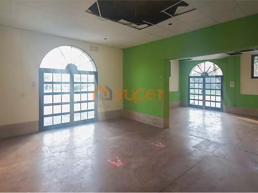 Immagine 9 di Negozio in affitto  a Bastia Umbra