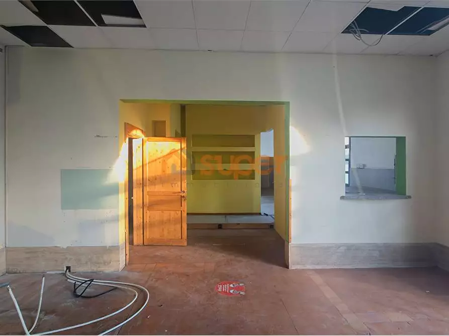 Immagine 14 di Negozio in affitto  a Bastia Umbra