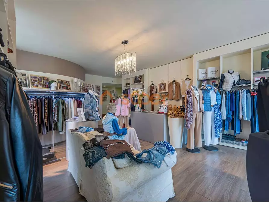 Immagine 5 di Negozio in affitto  in Via Beltrand Russel a Magione