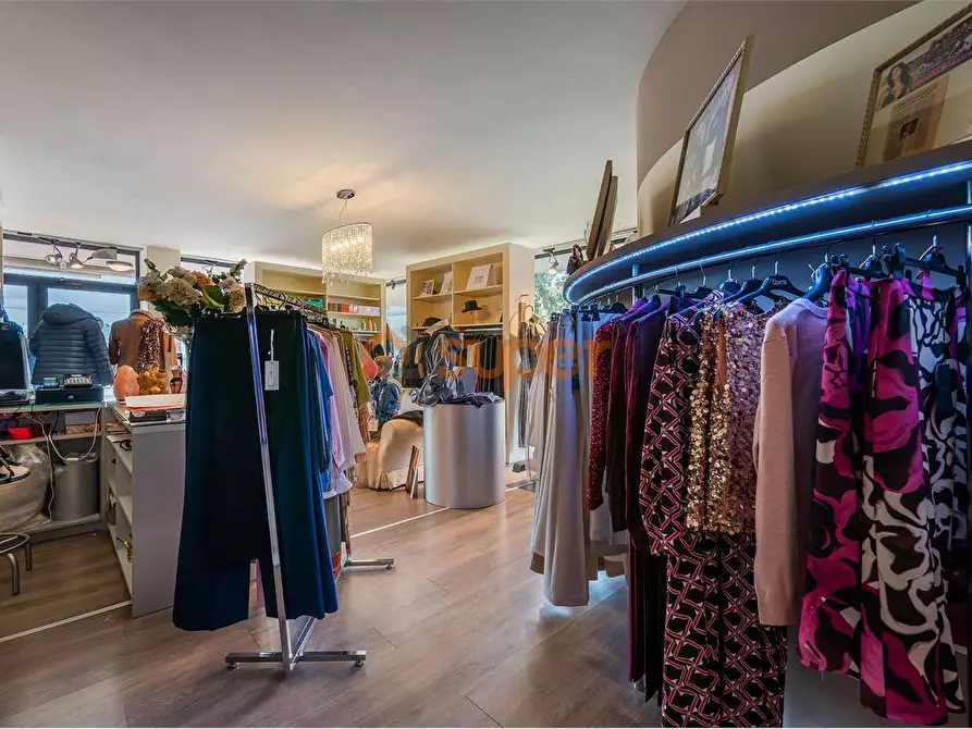 Immagine 6 di Negozio in affitto  in Via Beltrand Russel a Magione