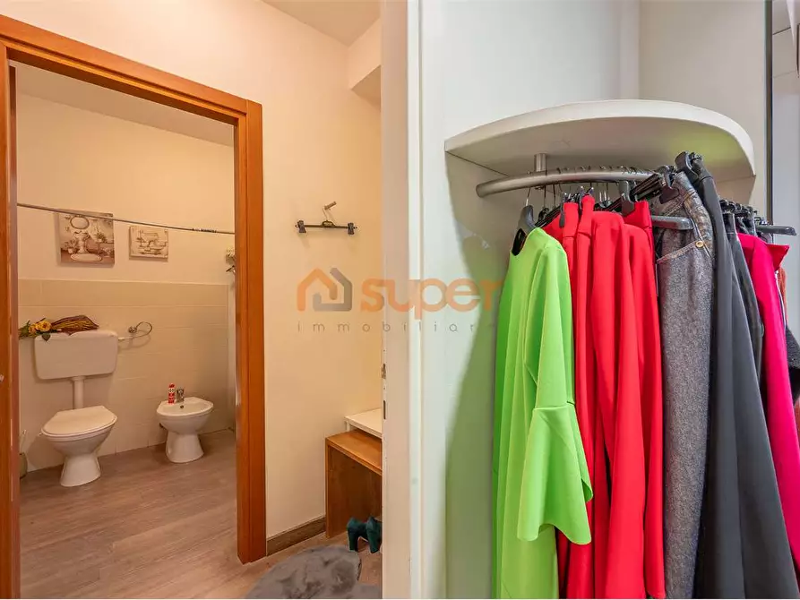 Immagine 9 di Negozio in affitto  in Via Beltrand Russel a Magione