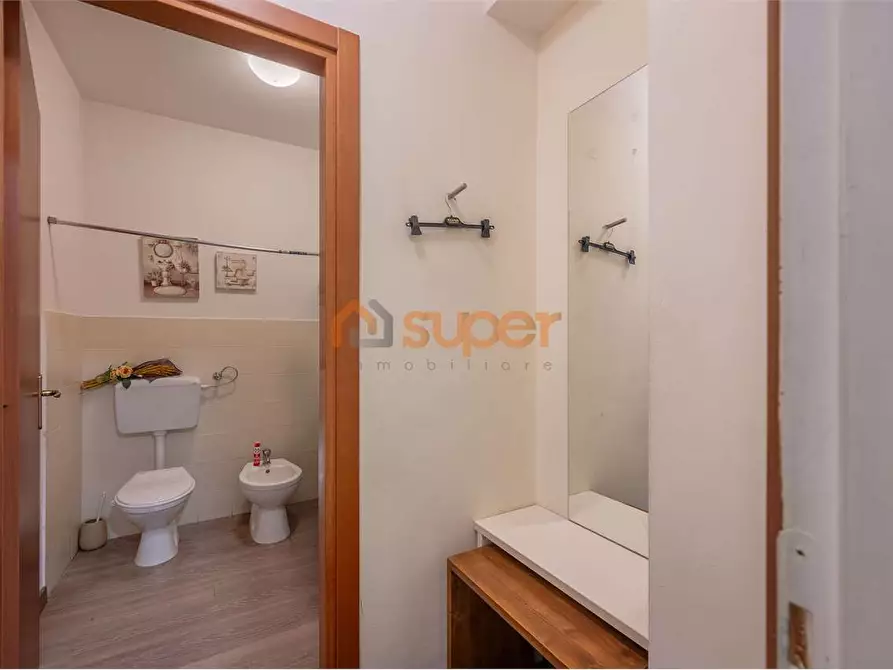 Immagine 10 di Negozio in affitto  in Via Beltrand Russel a Magione