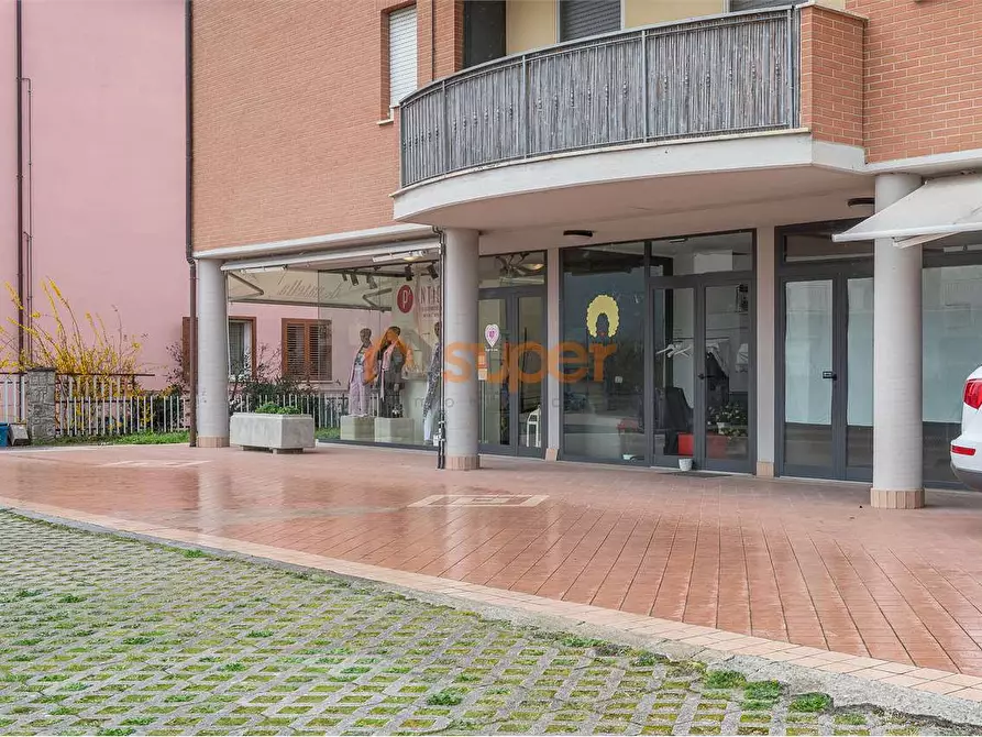 Immagine 13 di Negozio in affitto  in Via Beltrand Russel a Magione