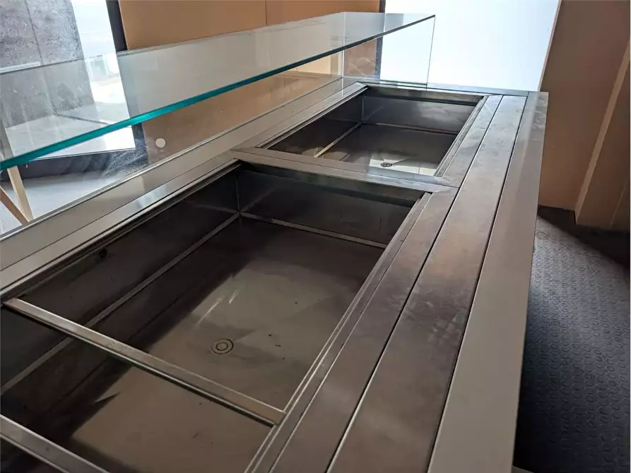Immagine 6 di Negozio in affitto  in Via Martiri dei Lager a Perugia