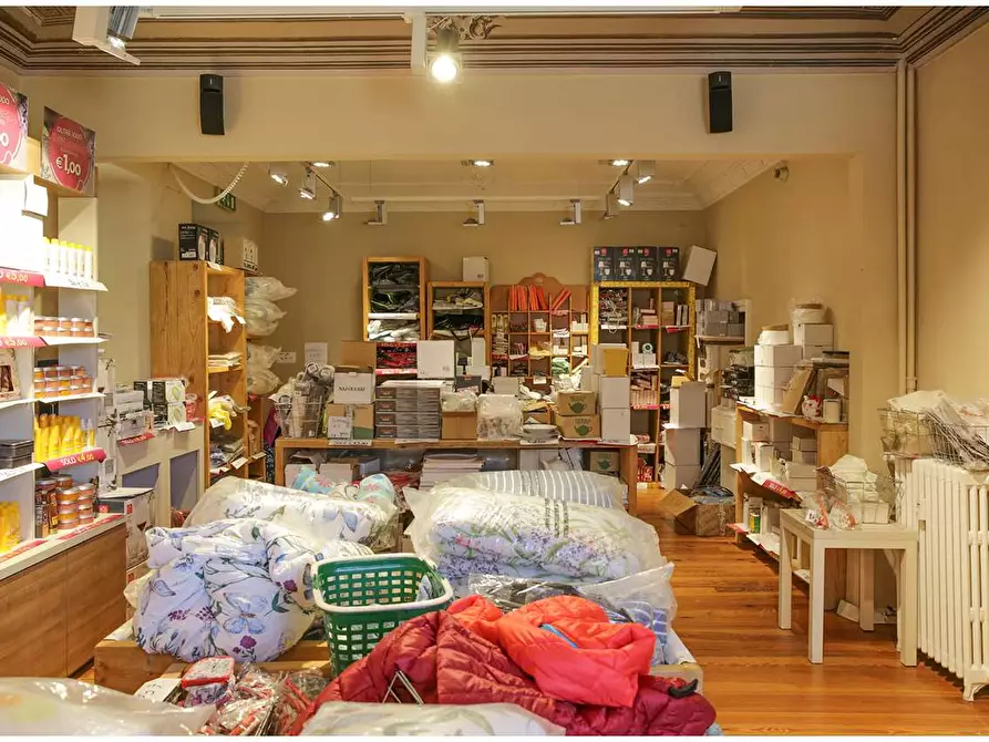 Immagine 7 di Stabile in vendita  in Via Marconi  1 a Cossato