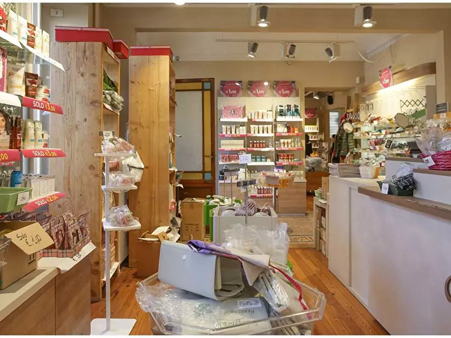 Immagine 15 di Stabile in vendita  in Via Marconi  1 a Cossato