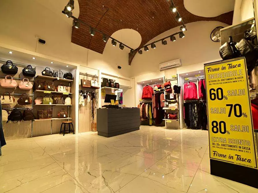 Immagine 3 di Negozio in vendita  in Via Giuseppe Garibaldi 28 a Torino