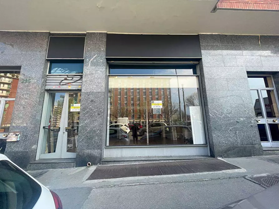 Immagine 1 di Negozio in affitto  in Via Onorato Vigliani  216 a Torino