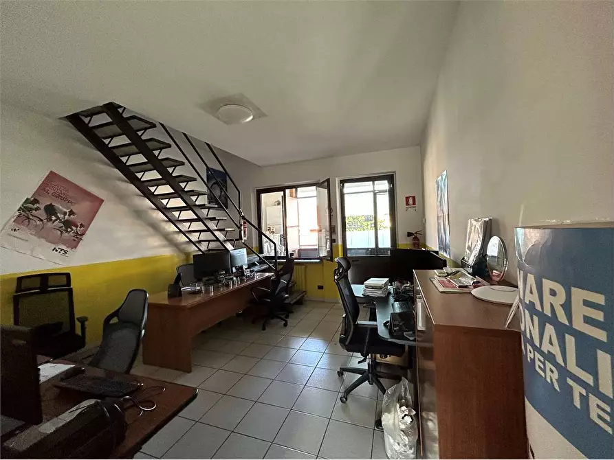 Immagine 7 di Ufficio in vendita  in Via Torre Pellice 17 a Torino