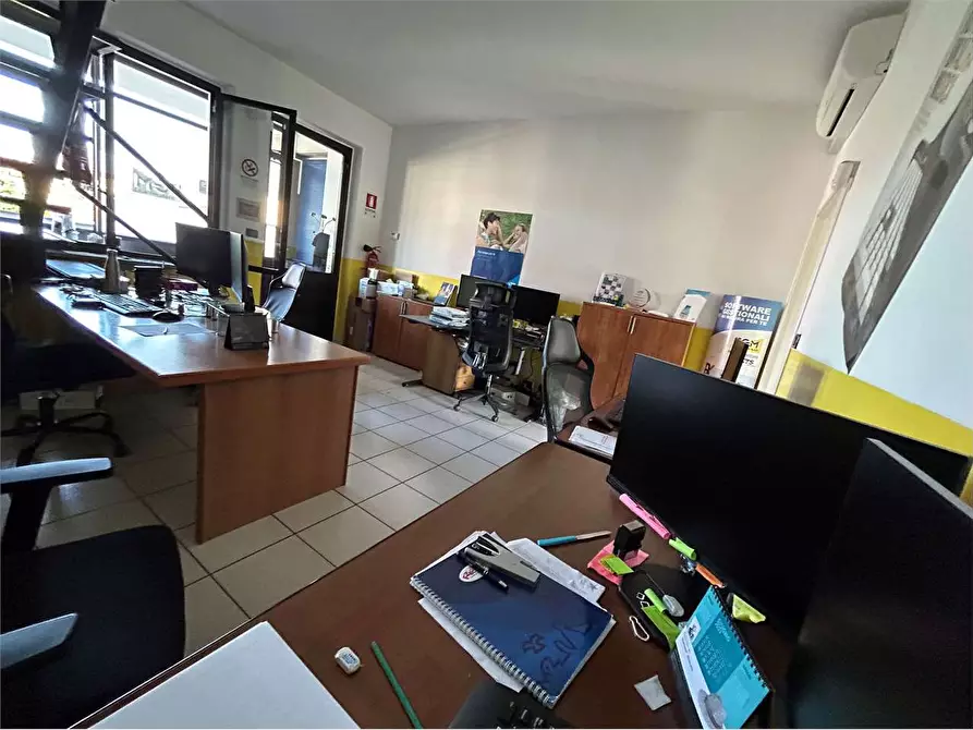 Immagine 6 di Ufficio in vendita  in Via Torre Pellice 17 a Torino