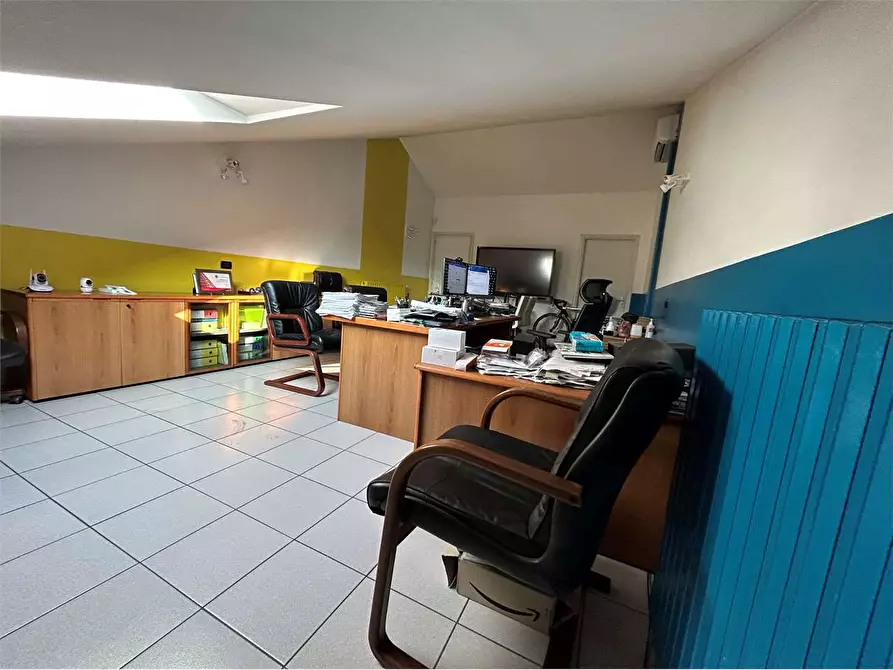 Immagine 11 di Ufficio in vendita  in Via Torre Pellice 17 a Torino