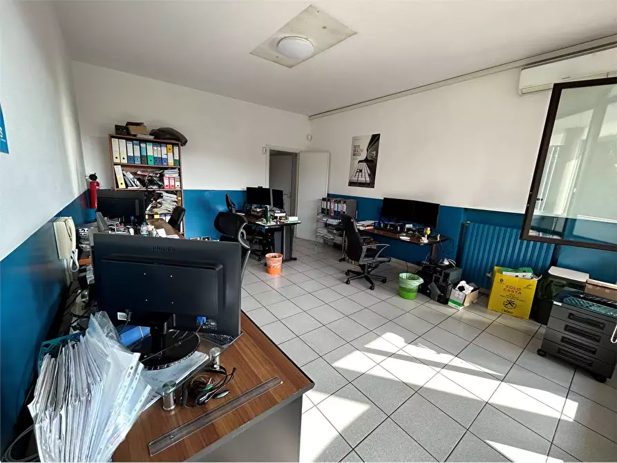 Immagine 5 di Ufficio in vendita  in Via Torre Pellice 17 a Torino