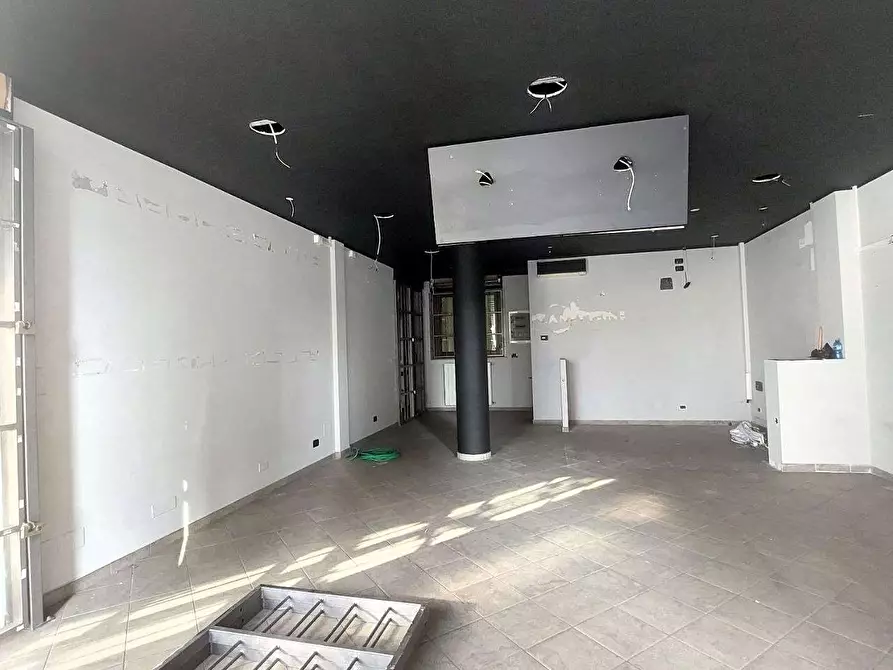 Immagine 7 di Negozio in vendita  a Chivasso