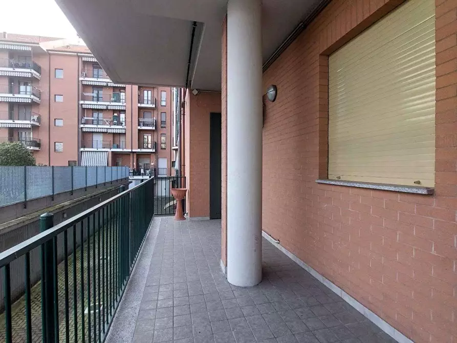 Immagine 9 di Negozio in vendita  a Chivasso