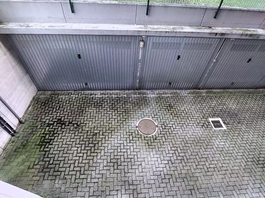 Immagine 11 di Negozio in vendita  a Chivasso