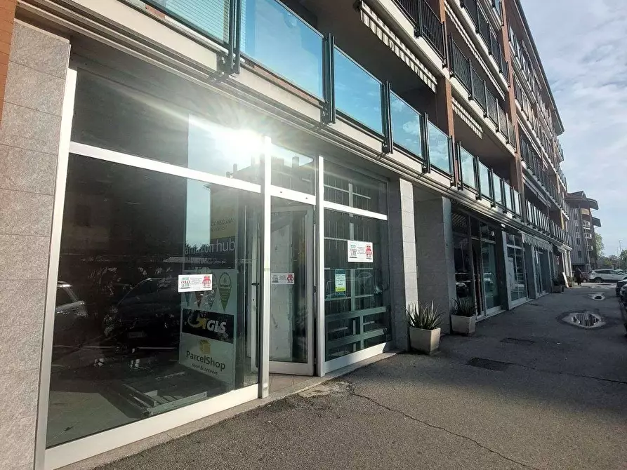 Immagine 2 di Negozio in vendita  a Chivasso