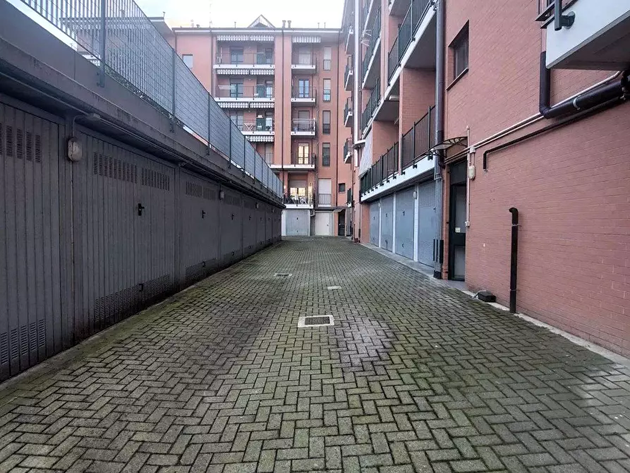 Immagine 12 di Negozio in vendita  a Chivasso