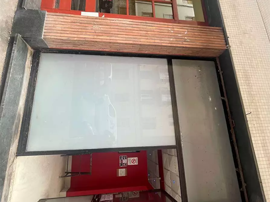 Immagine 2 di Negozio in vendita  in Via Monte Rosa  125 a Torino