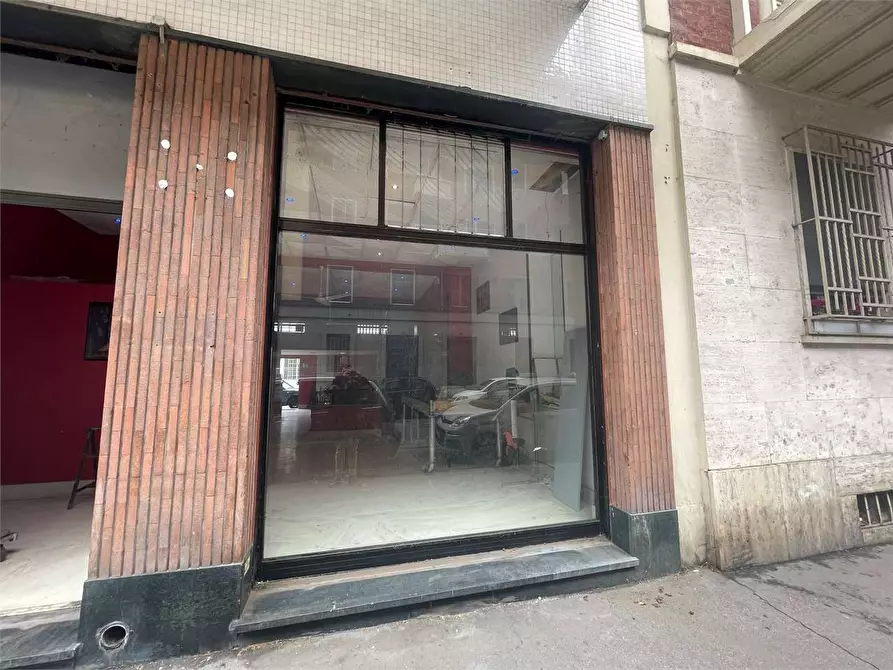 Immagine 3 di Negozio in vendita  in Via Monte Rosa  125 a Torino