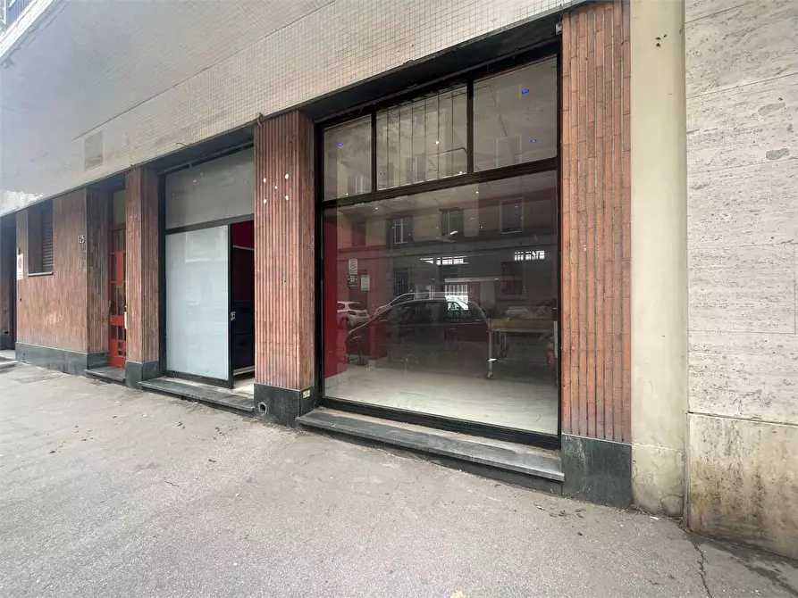 Immagine 4 di Negozio in vendita  in Via Monte Rosa  125 a Torino