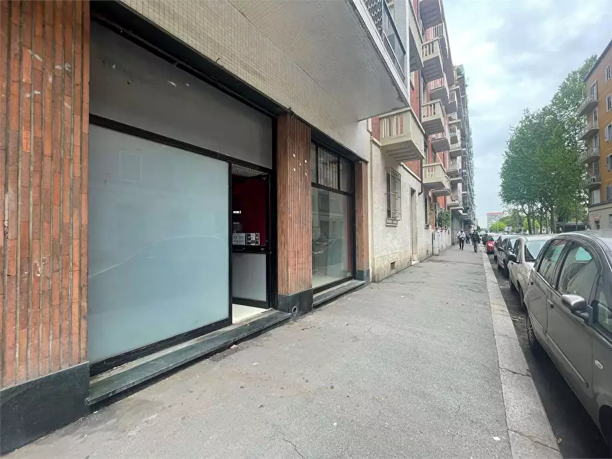 Immagine 7 di Negozio in vendita  in Via Monte Rosa  125 a Torino
