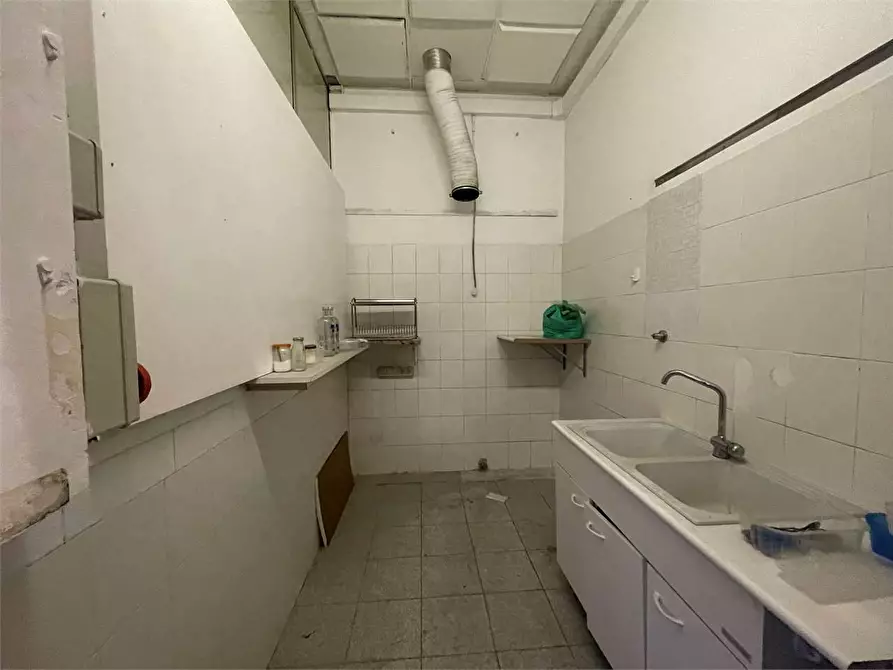 Immagine 11 di Negozio in vendita  in Via Monte Rosa  125 a Torino