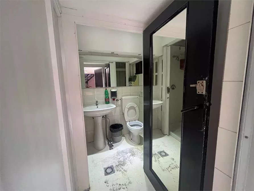 Immagine 20 di Negozio in vendita  in Via Monte Rosa  125 a Torino