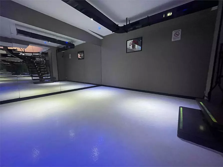 Immagine 40 di Negozio in vendita  in Via Monte Rosa  125 a Torino