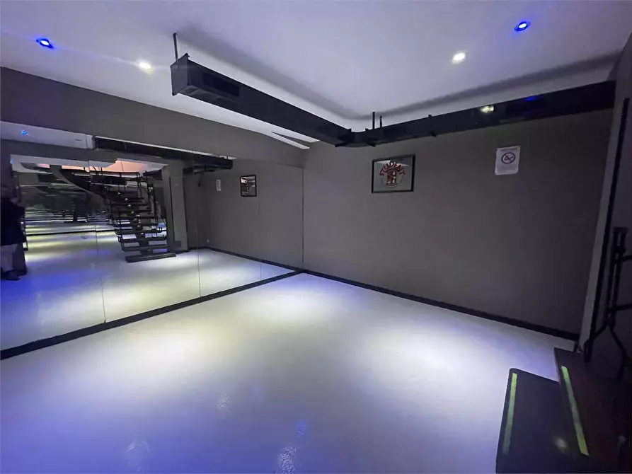 Immagine 41 di Negozio in vendita  in Via Monte Rosa  125 a Torino