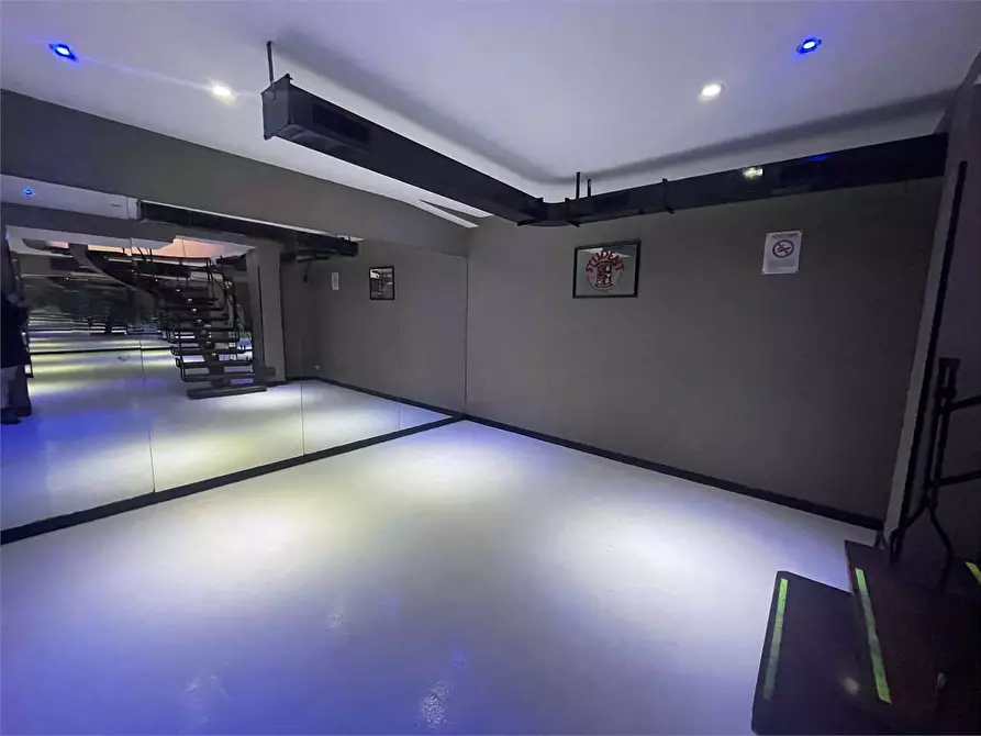 Immagine 42 di Negozio in vendita  in Via Monte Rosa  125 a Torino