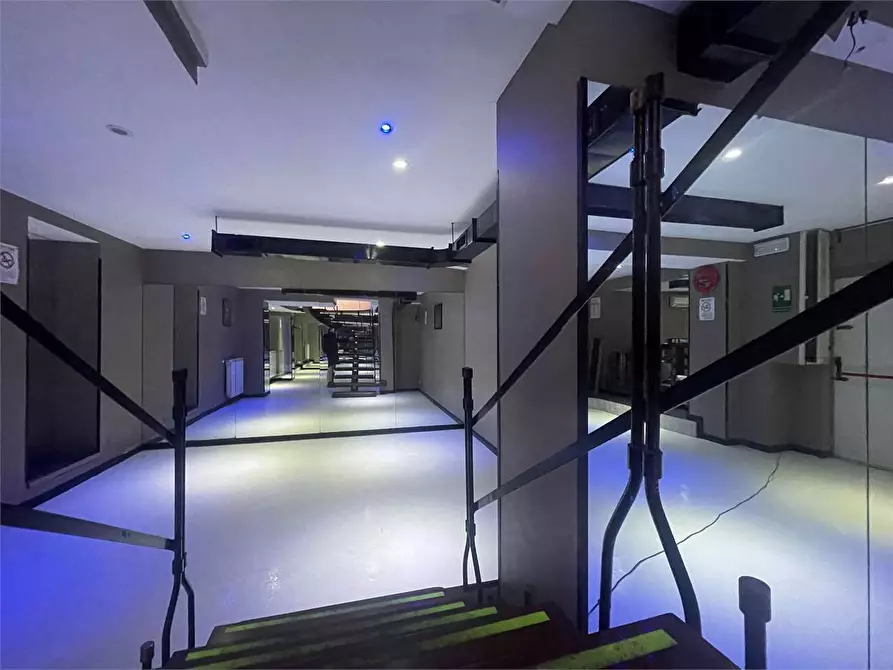 Immagine 43 di Negozio in vendita  in Via Monte Rosa  125 a Torino