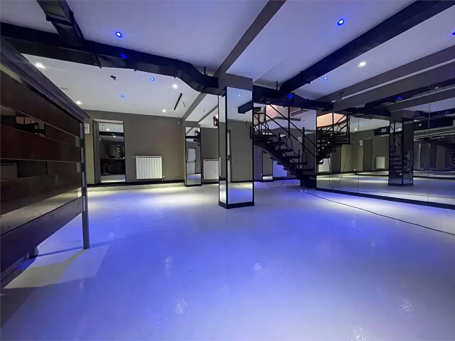 Immagine 47 di Negozio in vendita  in Via Monte Rosa  125 a Torino