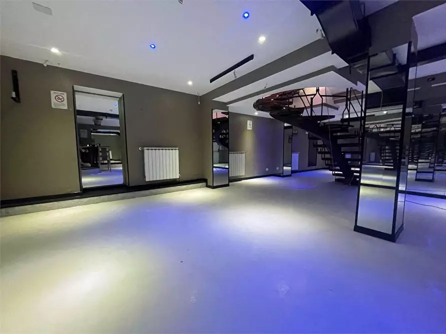 Immagine 49 di Negozio in vendita  in Via Monte Rosa  125 a Torino