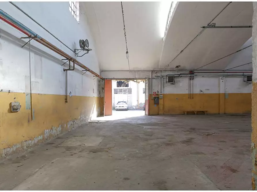 Immagine 33 di Stabile in vendita  in Via Marconi  1 a Cossato