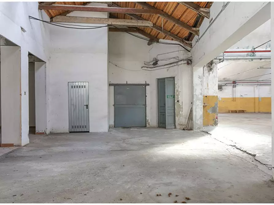 Immagine 34 di Stabile in vendita  in Via Marconi  1 a Cossato