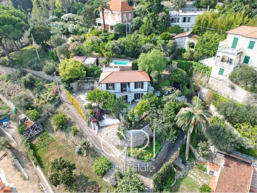 Immagine 2 di Villa in vendita  in Regione serre 37 a Alassio