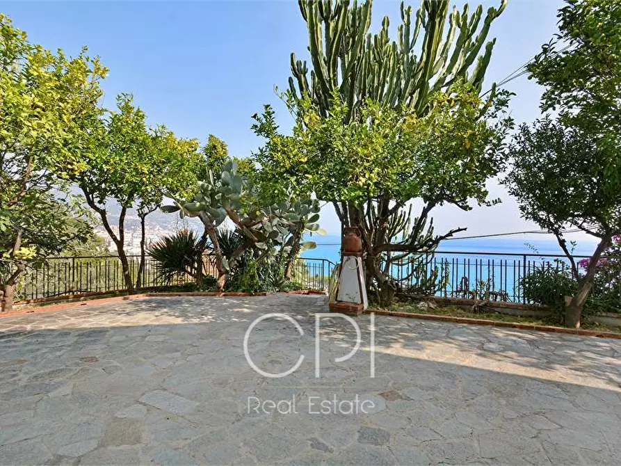 Immagine 9 di Villa in vendita  in Regione serre 37 a Alassio