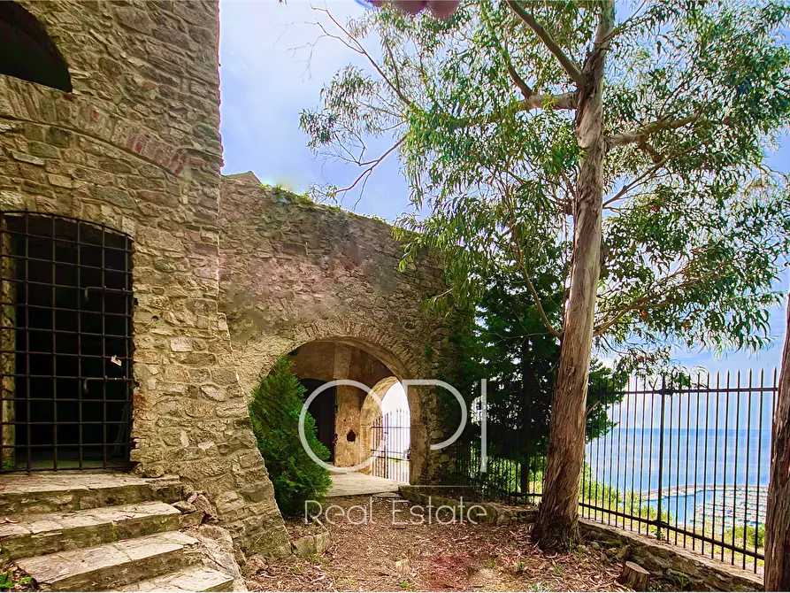 Immagine 1 di Villa in vendita  in Via Julia Augusta a Alassio