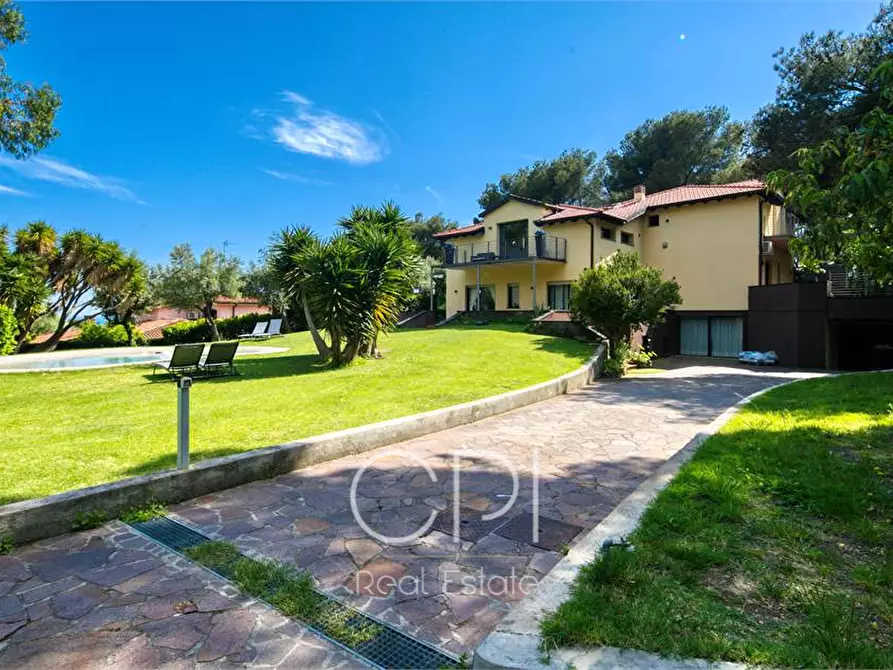 Immagine 3 di Villa in vendita  in Via Del Lampin 12 a Andora