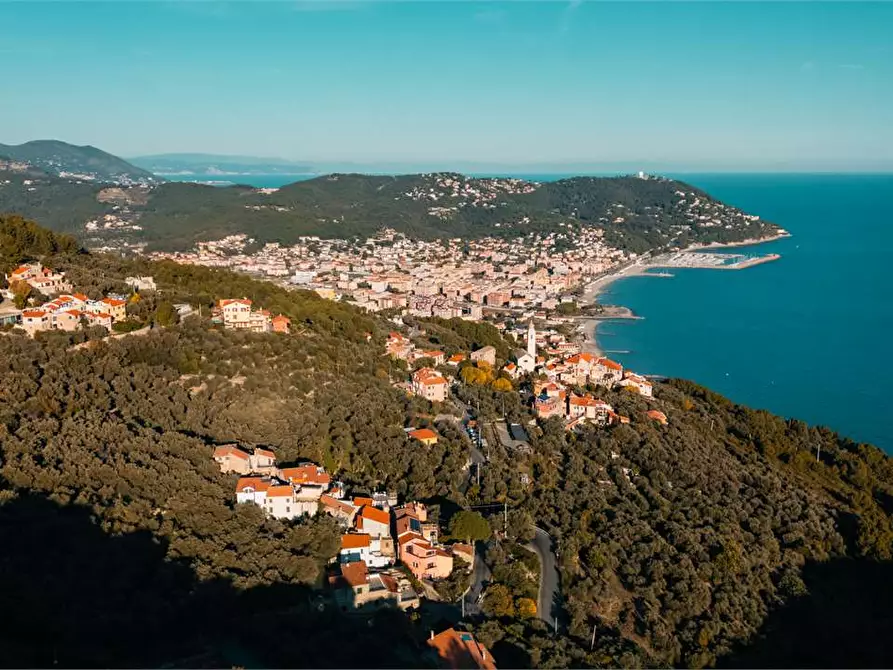 Immagine 1 di Appartamento in vendita  in strada della colla a Andora