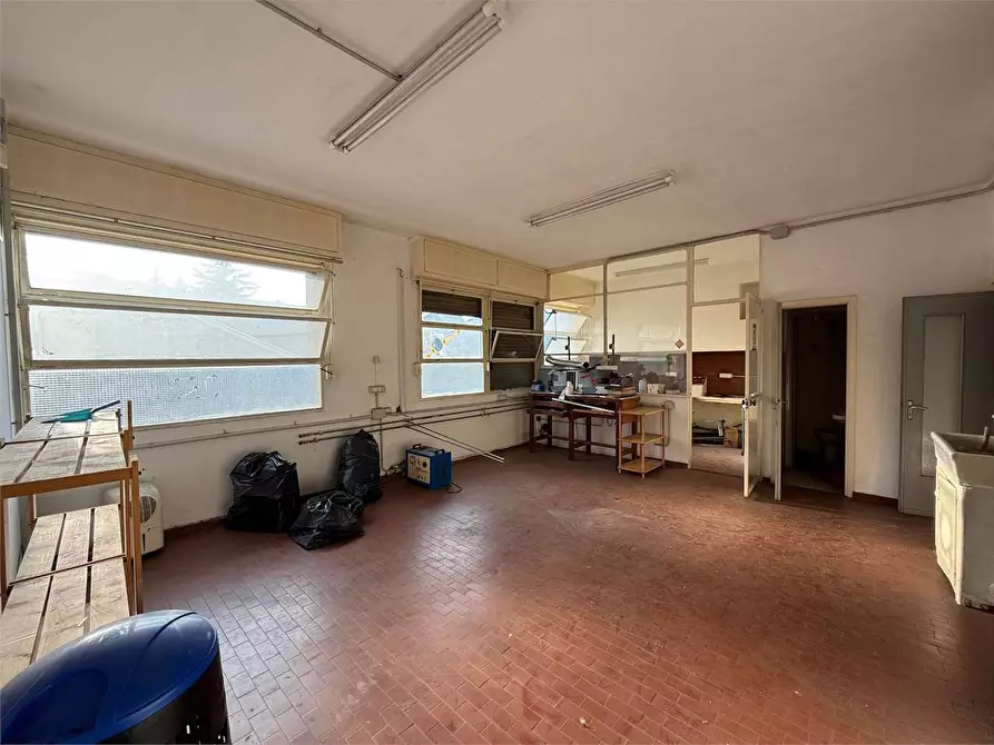 Immagine 1 di Laboratorio in vendita  in via della repubblica  5 a Valenza