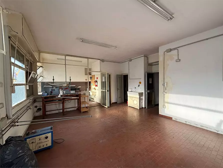 Immagine 2 di Laboratorio in vendita  in via della repubblica  5 a Valenza