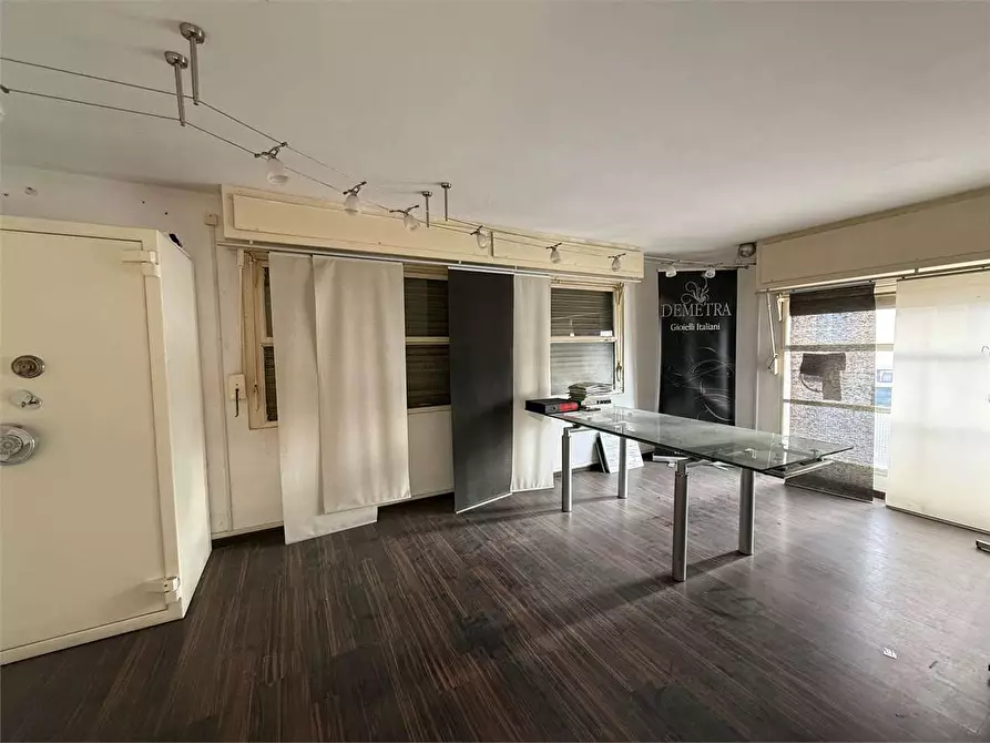 Immagine 5 di Laboratorio in vendita  in via della repubblica  5 a Valenza