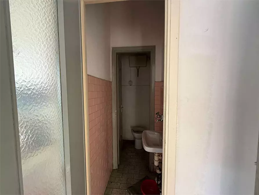 Immagine 11 di Laboratorio in vendita  in via della repubblica  5 a Valenza