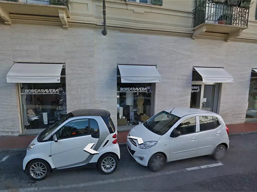 Immagine 4 di Ufficio in vendita  a Alassio